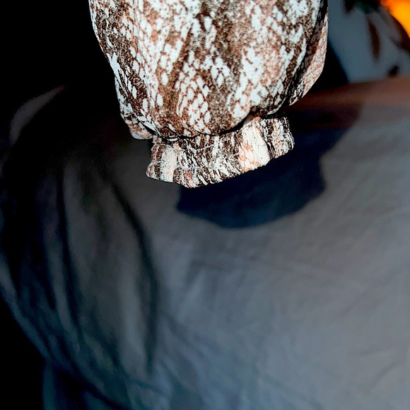 IZI NEW YORK Snake Print Top - Picture 9 of 15